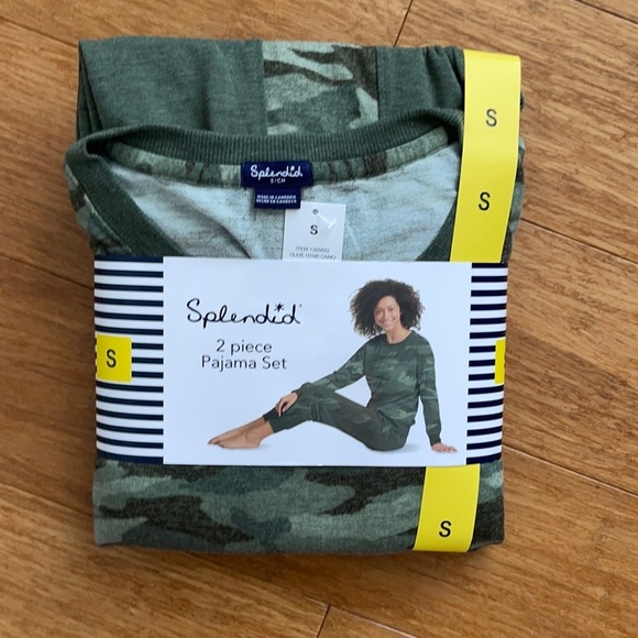 Pajama Set - Picture 1 of 8